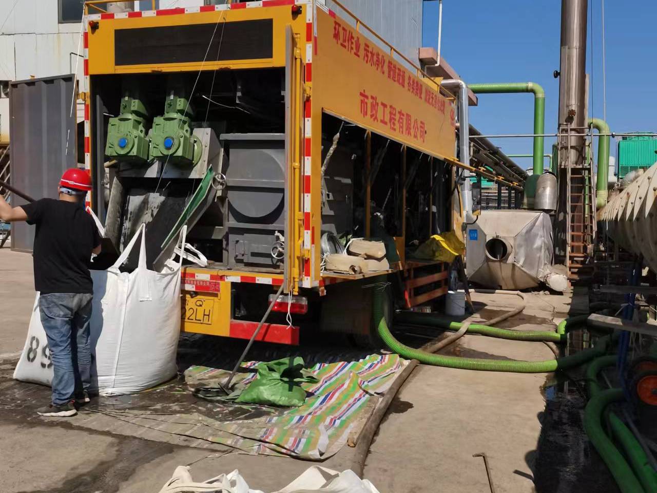 大峪镇淤泥压干处理