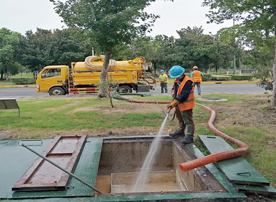 大峪镇化油池清理